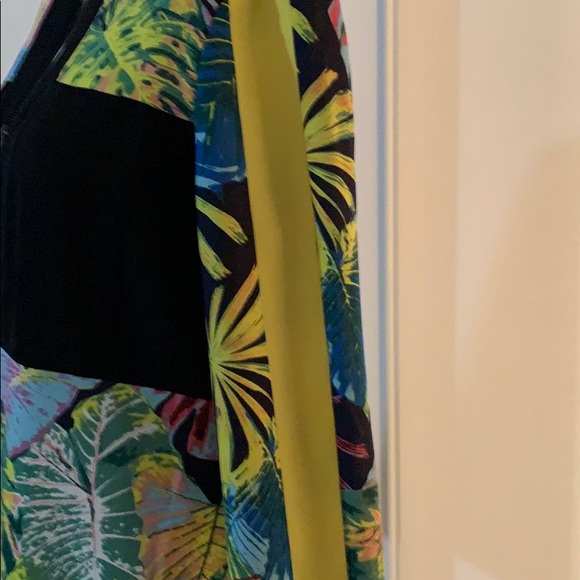 BCBGMAXAZRIA dress with vibrant print colours - Picture 2 of 4